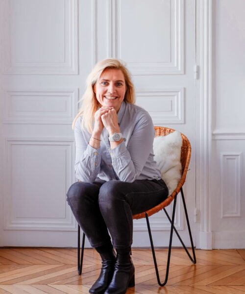 Sandrine assise Sandrine assise