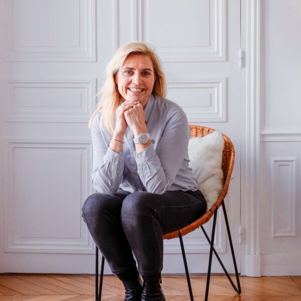 Sandrine assise Sandrine assise