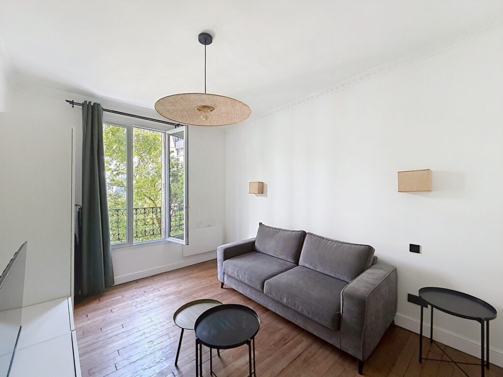 Paris 14 Studio rénové avec vue sur jardin
